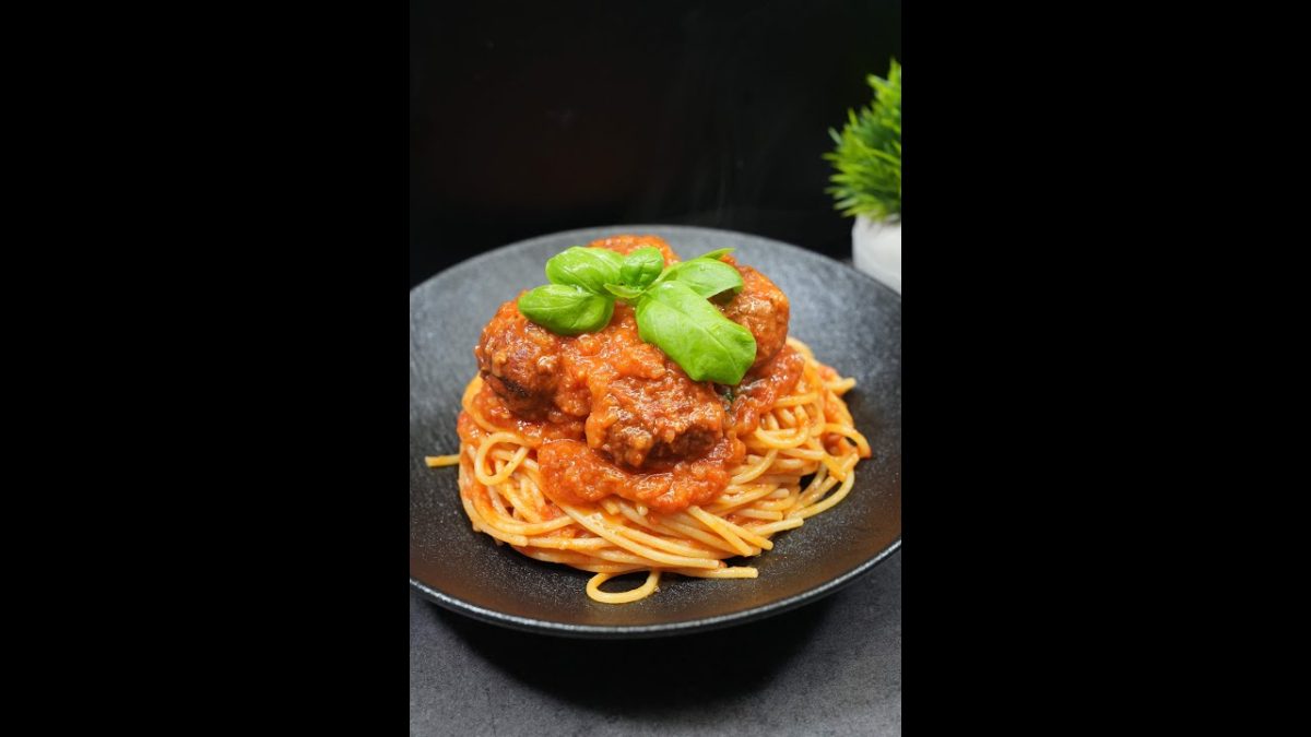 Spaghetti & Meatballs 🍝🍅🌿 #asmr #recipe #giallozafferanolovesitaly