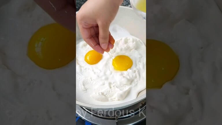 ভ্যানিলা আইসক্রিম সাথে ডিমের কুসুম তারপর দেখুন কি হয় ⁉️অস্থির গরমে শান্তির ছোঁয়া/#icecream #shorts