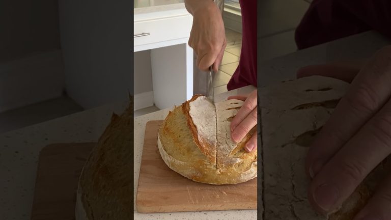 EASY Oven Fresh Healthy Sourdough Bread🤤👍🏻 #healthyliving #homesteading #asmrfood