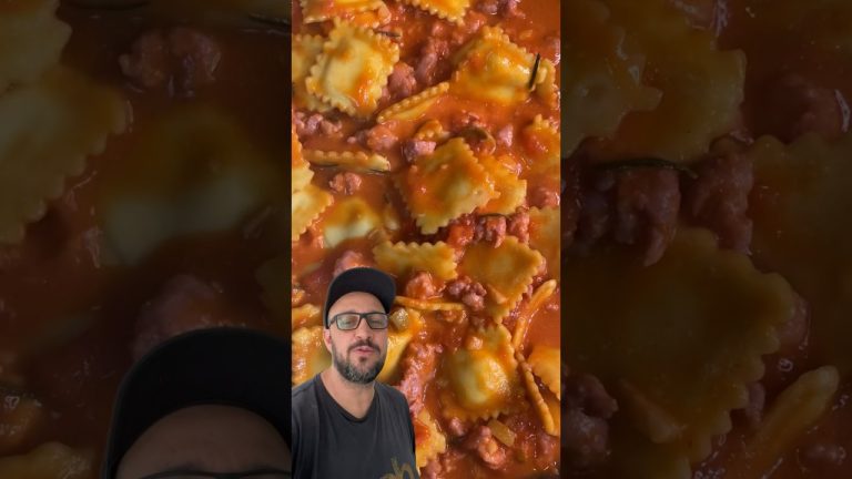 E esse ravioli de 4 queijos com ragu de linguiça na Humildade Plena! #pasta #food #massa #ragu