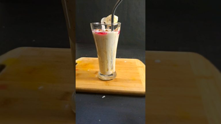 banana smoothie🍌😍😋 #cookingwala #banana #smoothie #healthydrink #healthy #shorts #shortsvideo 🍷🍷