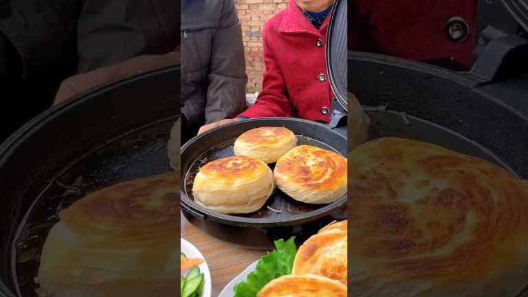 Chinese burger Stir-fried pork buns with shredded carrots