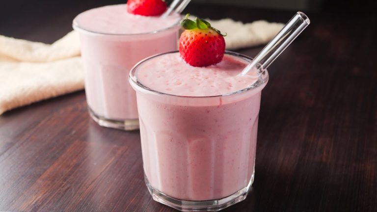 1-Minute Strawberry Smoothie