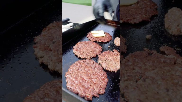 Cherry & Bleu Cheese Chip Smash Burger #cherry #bleucheese #smashburger #recipe