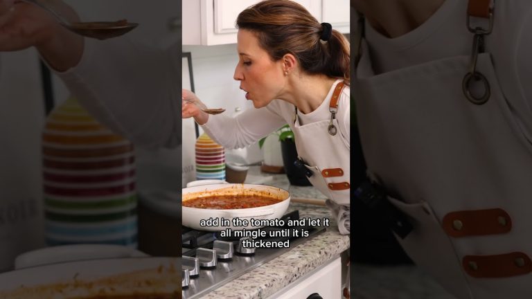 Low Carb Spaghetti Bolognese over zoodles | Foolproof Living #lowcarbdinner #highprotein