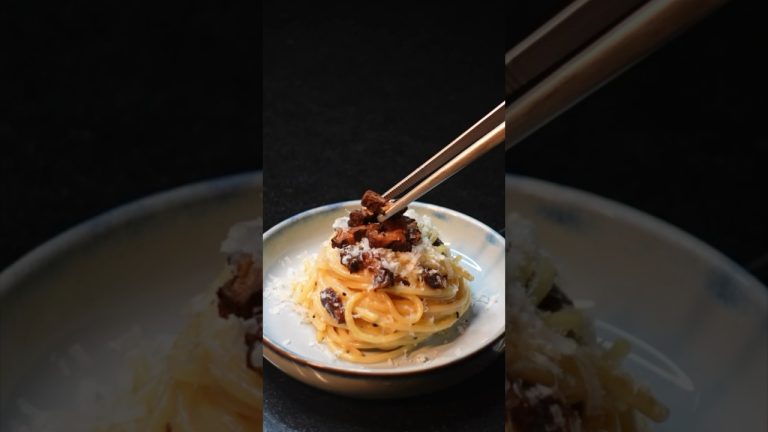 Delicious creamy pasta alla carbonara – ricetta tradizionale #shorts