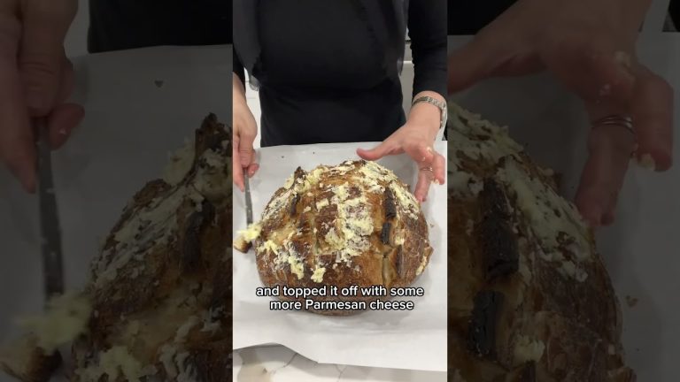 Garlic butter herb sourdough bread 🤤 #sourdough #garlicbutter #repurposed