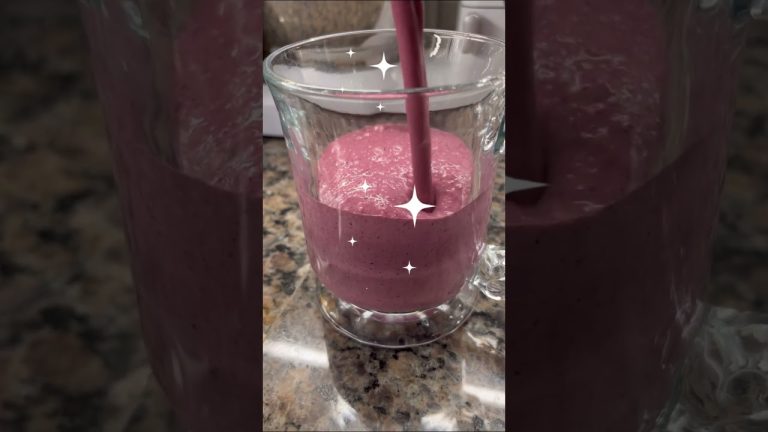 Healthy Smoothie Recipes- Strawberry Smoothie by HCWF