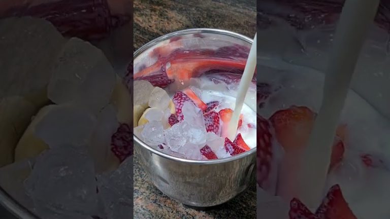 Smoothie Recipe🍓🍓🍌🍌 #shorts #youtubeshorts #tiktok #food