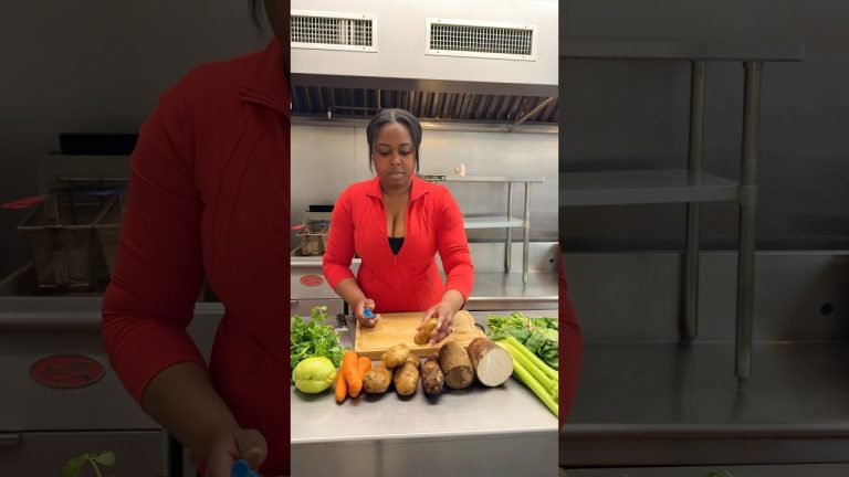 Bouyon / Haitian Stew with Cowfoot & Goat 🇭🇹 Saturday Morning Breakfast #stew #haiti #cuisine