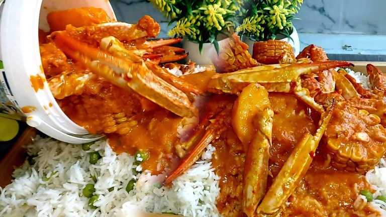 Bucket seafood recipe make it in commercial and resturant style #seafoodbucket#crabcurry#crabsbroth