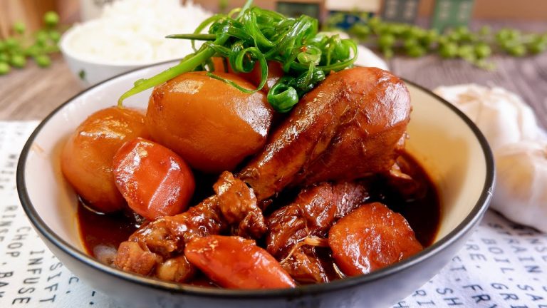 Everyone Loves Soy Braised Chicken w/ Potatoes & Carrots 马铃薯红萝卜焖鸡 Chinese Chicken Stew Recipe