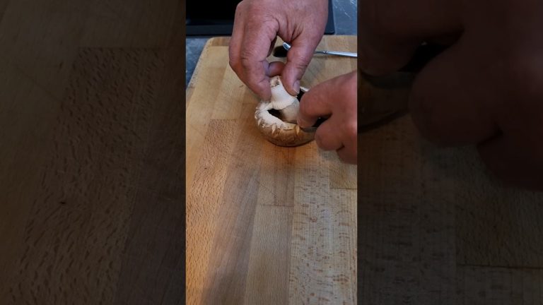 Gefüllte Champignons aus dem Ofen! #short #gefülltepilze #schnellesrezept