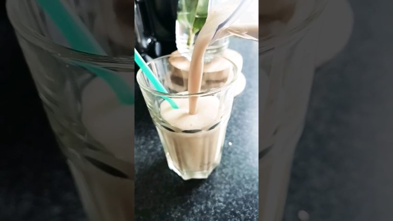 #helthyfood #smoothie  lait d'avoine  banane pruneaux flocon avoine #shorts