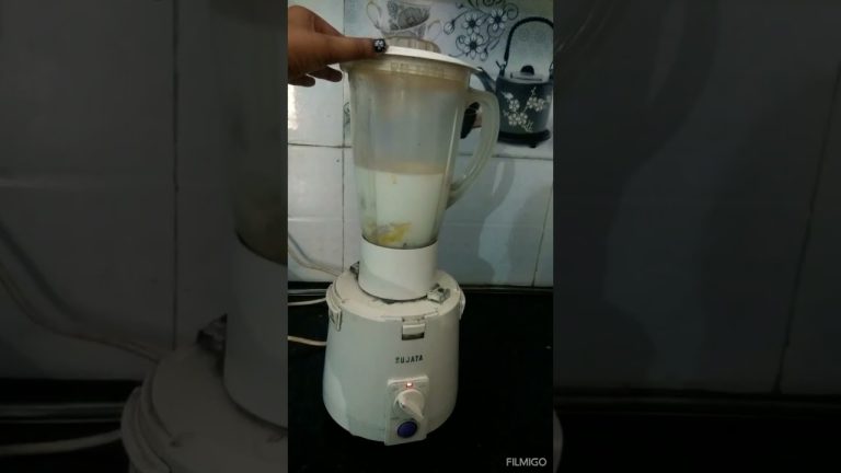 How to make mango shake at home/Ghar par mango shake kese bnaye #shorts #shortsvideo #youtubeshorts
