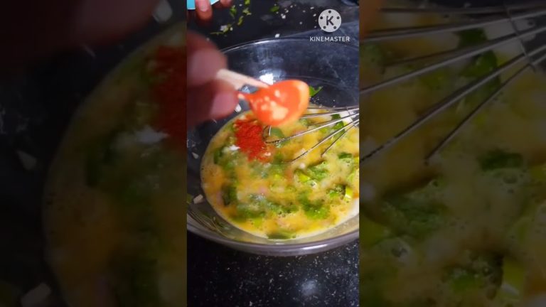 Bread omelette// Breakfast recipe .#bread #shorts #rprangoli