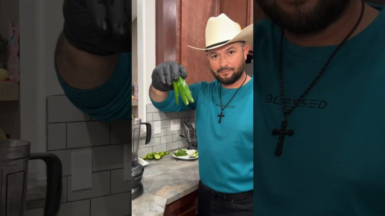 Recipe for Aguachile Verde 🟩🦐🦐 #aguachile #recipe #recipes #mexicanfood #mexicanrecipes #seafood