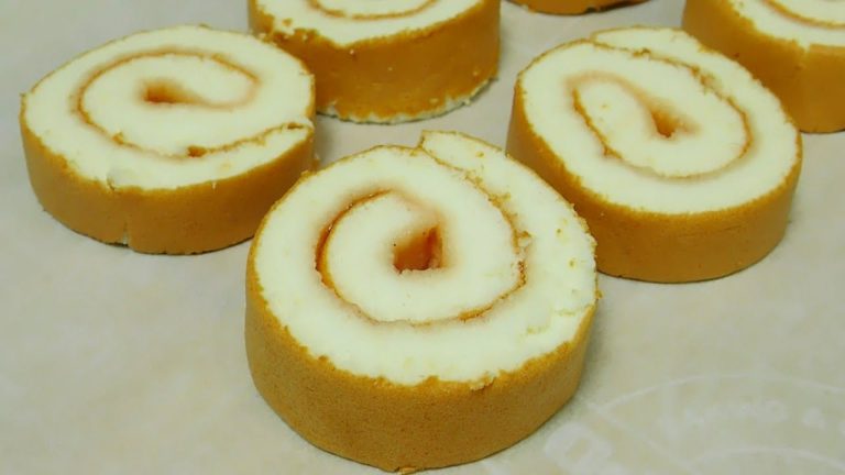 പഞ്ഞി പോലെ സോഫ്റ്റായ സ്വിസ് റോള്‍ ( ജാം റോള്‍ ) ഈസിയായി വീട്ടിലുണ്ടാക്കാം | Swiss Roll Recipe