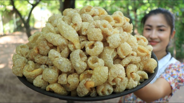 How To Make Crispy Pork Skin Cracker / Crispy Pork Skin Recipe / Cooking With Sreypov.