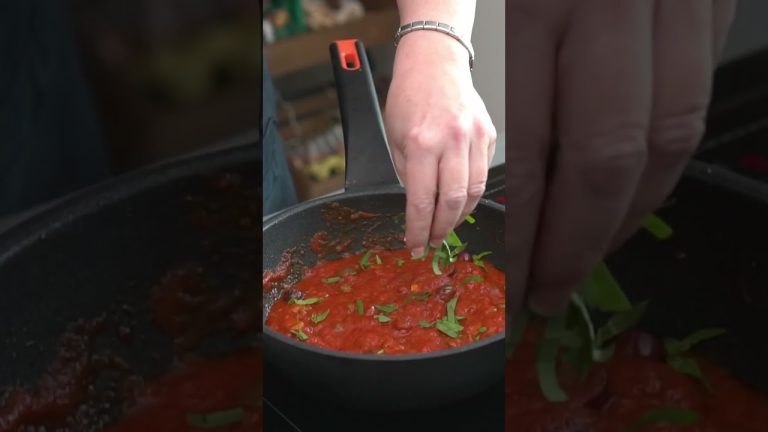 Espaguetis a la puttanesca #shorts #recetas