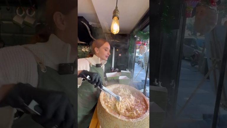 İzmir Alsancak 'da @chefigata 'dan PERMASAN TEKERİNDE TAZE MAKARNA 💯👌