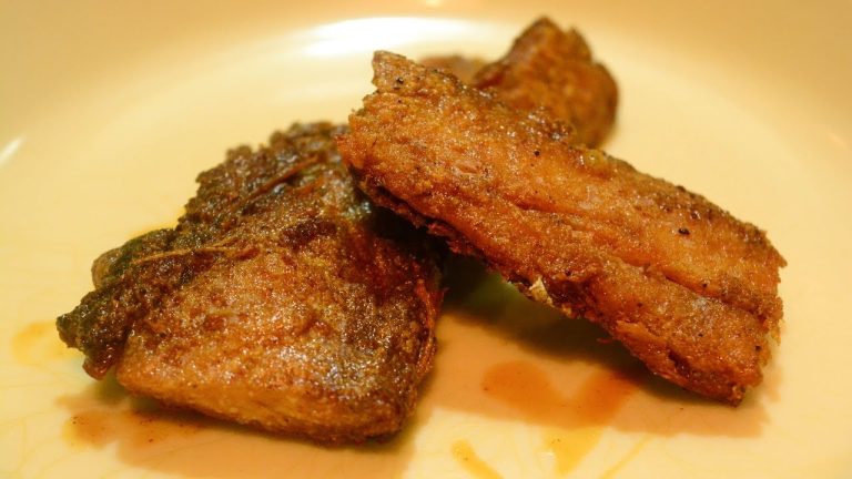 खाऱ्या मास्याची साधी रेसिपी | Dry Salted Surmai Fish Recipe | Maharashtrian Recipes