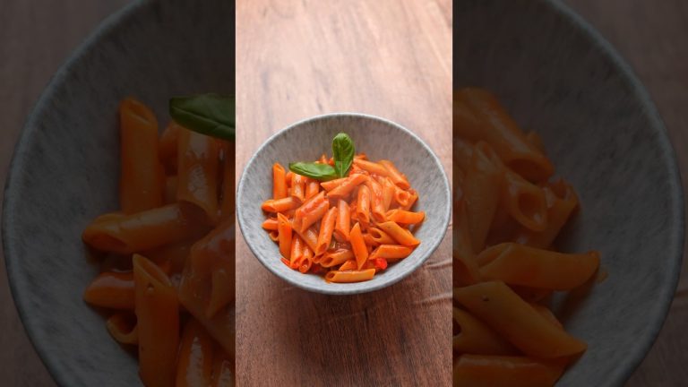 ألذ مكرونه تتعمل ف عشر دقايق❤️ #ناديه_السيد #nadiaelsayed #shorts #مكرونه_بالصلصه #مكرونة