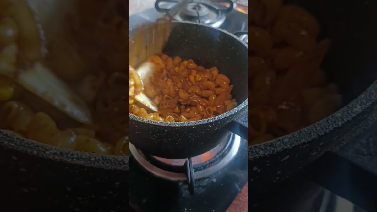 Cheesy Masala Macaroni 😋 मसाला पास्ता देसी स्टाइल #lunchboxideas #recipe #shorts #macaroni #shoort