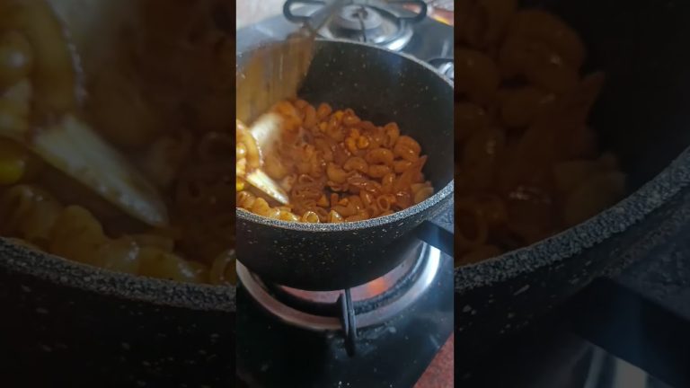 Cheesy Masala Macaroni 😋 मसाला पास्ता देसी स्टाइल  #lunchboxideas #recipe #shorts #macaroni #shoort