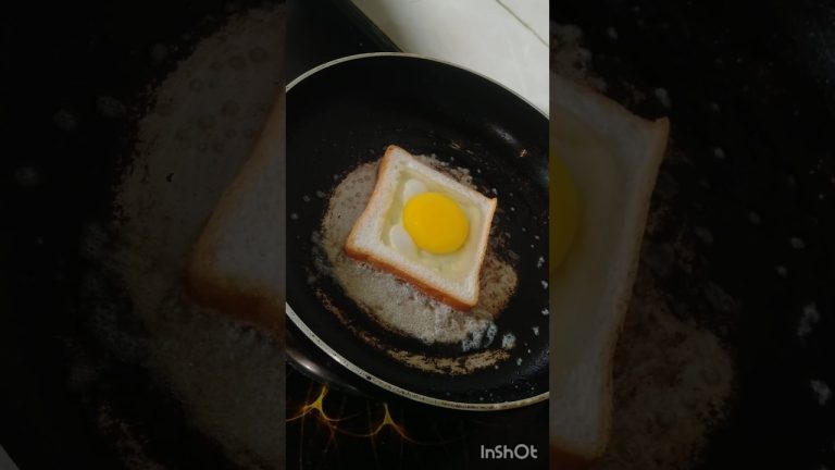 chiz egg bread 🥪 omlet #😋 short# video# viral# food# trending #ytshorts