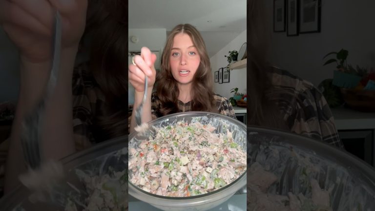 You need this peachy chicken salad #chicken #lunch #pregnant #health #cooking #protein #mealprep