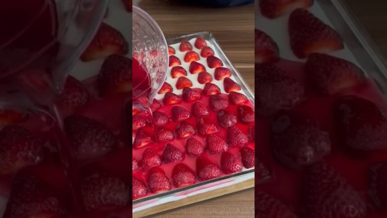 #inshorts #yemektarifleri #keşfet çilekli pasta