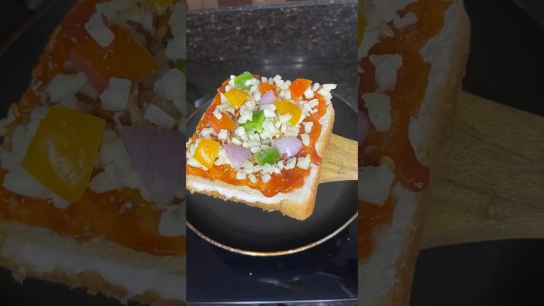 2 min bread pizza recipe | pizza at home #shorts #pizza #breadpizza #foodshorts