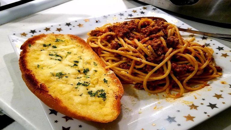 CLASSIC SPAGHETTI BOLOGNESE #pasta #shorts