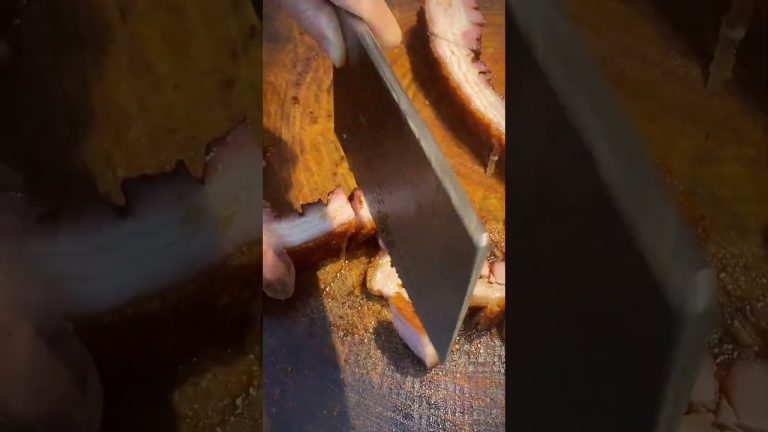 #燒豬 #燒肉 #傳統粵菜 #美食 斬燒豬 今晚加餸