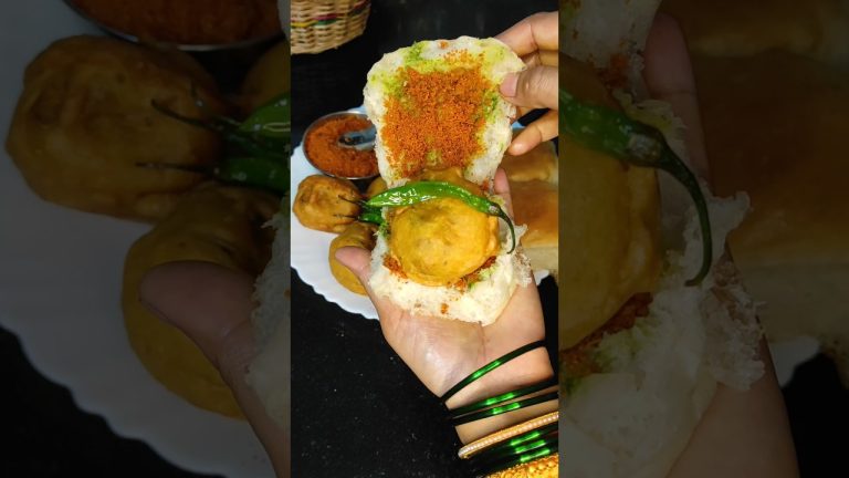 💁वडा पाव & स्पेशल चटनी | Vada Pav with special chutney #shortsfeed #shorts #youtubeshorts #vadapav