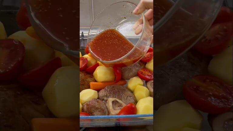 Sekreti i Mishit dhe Patateve të Buta në Furrë!🤩 #gatime #receta #recetashqip #tradicionale #shorts