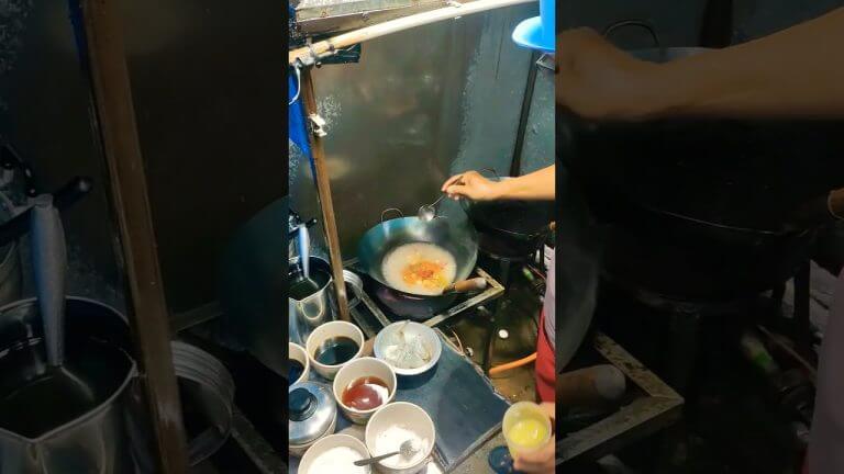 #ต้มยำกุ้ง #Hotsoupsoup  #seafood #streetfood #foodchannel #foodtruck #cooking  #eating #Thaifood