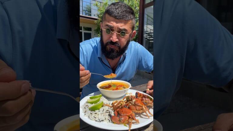 Том ям с живыми крабами 🦀