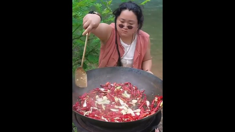 หมึกผัดเผ็ดอร่อยๆ