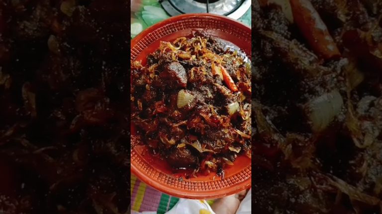 গ্রামীণ পদ্ধতিতে গরুর মাংসের কালা ভুনা রান্না। #villagelife #cooking #beef #recipe #shorts