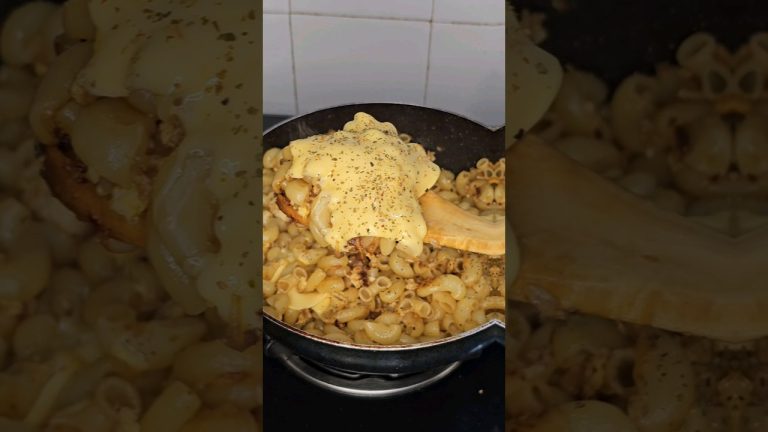 Egg N’Cheese Macaroni 😋 #tulikaskitchen89 #shorts #foodlover #foodie