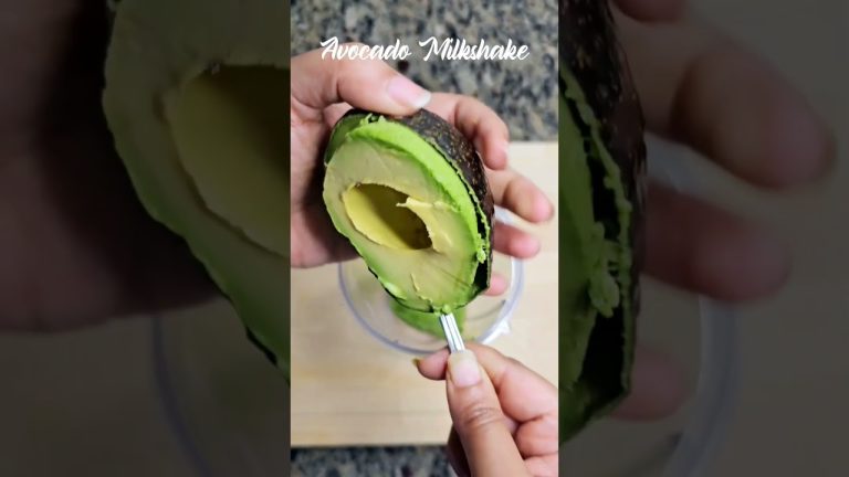 Healthy Avocado Milkshake with 3 ingredients #avocado #milkshake #shorts #ytshorts #foodblogger