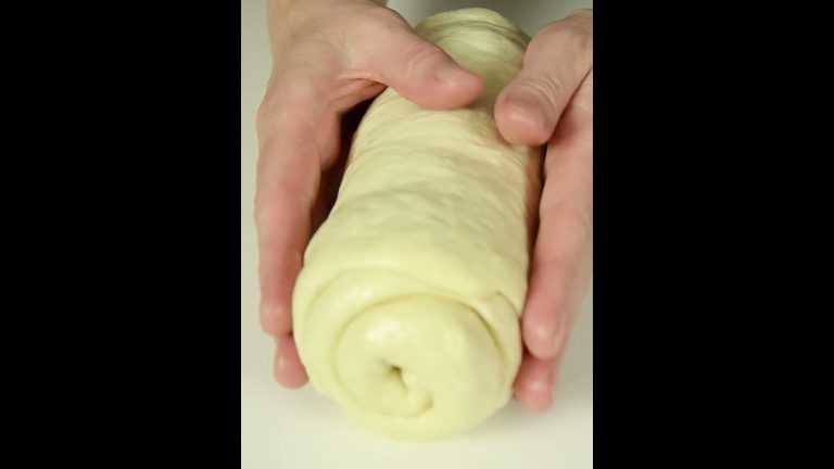 How To Roll Stuffed Bread – Garlic & Ham & Cheese – Yummy!!