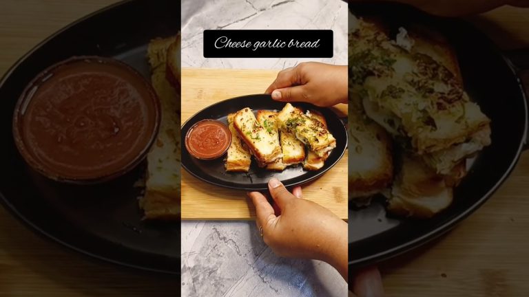 Cheesy garlic bread 😋 #trending #shorts #garlic #bread