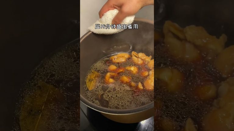 红烧猪蹄吃腻了试试我这样做，好吃不腻，香辣入味！