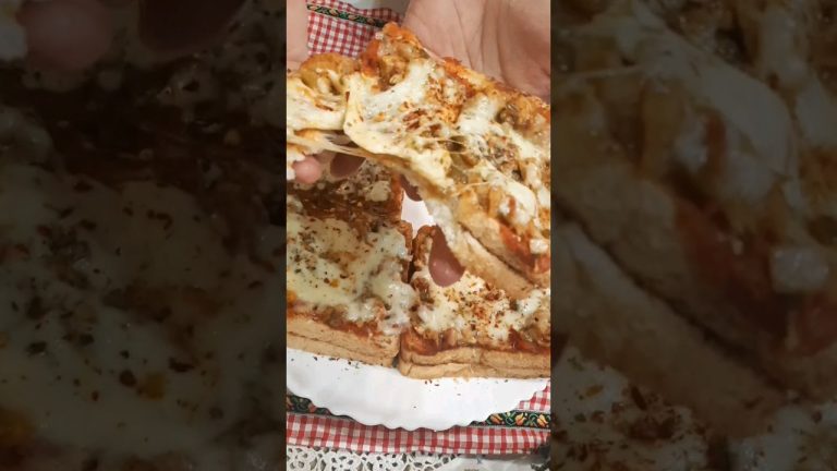 Pizza toast #pizza #pizzarecipe #breadpizza #cheese #cheesybreadpizza