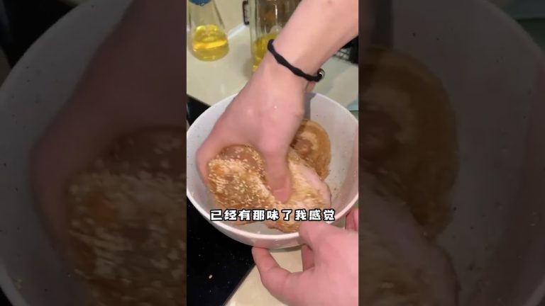 你见過會烤脆皮五花肉的男孩嗎？一大口下去爆油感覺太爽了#shorts#脆皮五花肉#美食