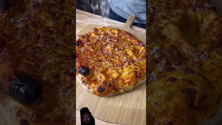 #pizza #pizzakitchen #food #cheesepizza #cooking #cheespizza #pizzalover #recipe #foodie #seafood