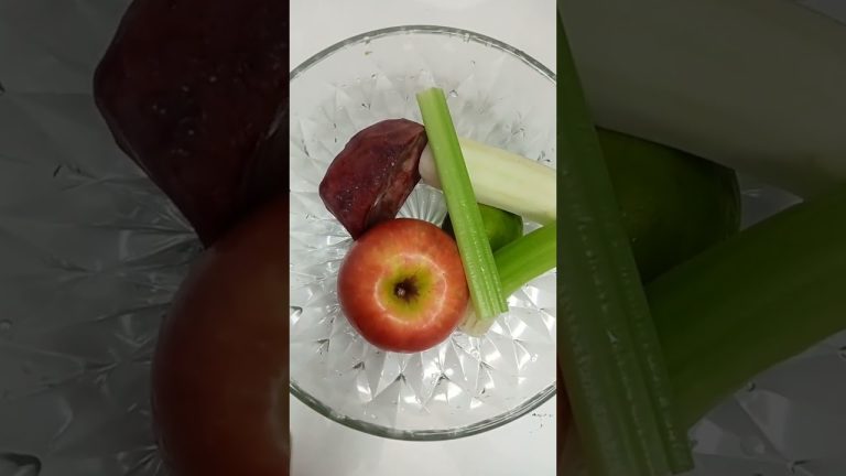 Healthy Juice #juice #healthyjuice #apple #beetroot #cucumber #celeryjuice #lime #ginger #shorts